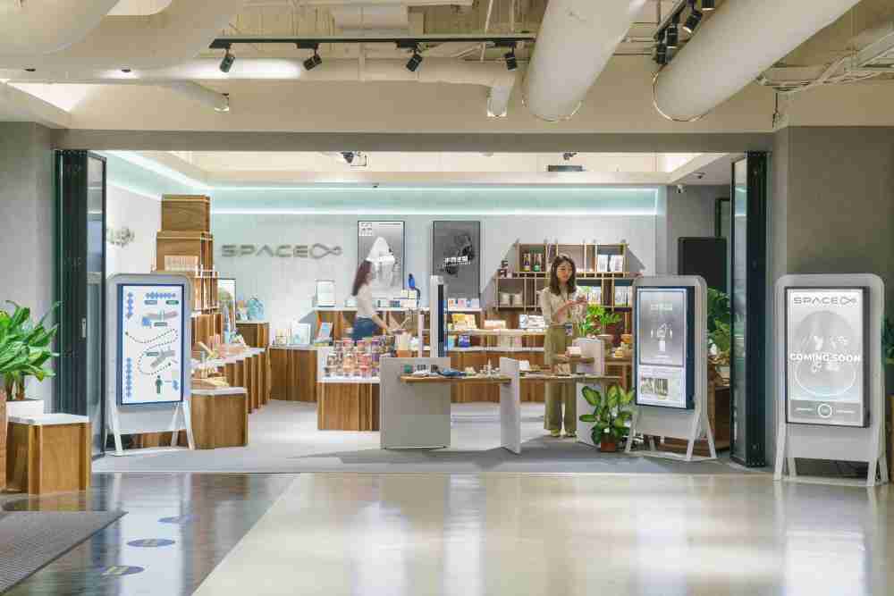 口袋牛店打造永续选物商店，，，展示社企及社创商品，，，结合创利空间所开发的智能零售系统，，，，整合多元产品信息，，，让无人商店扮演公益行动的推手