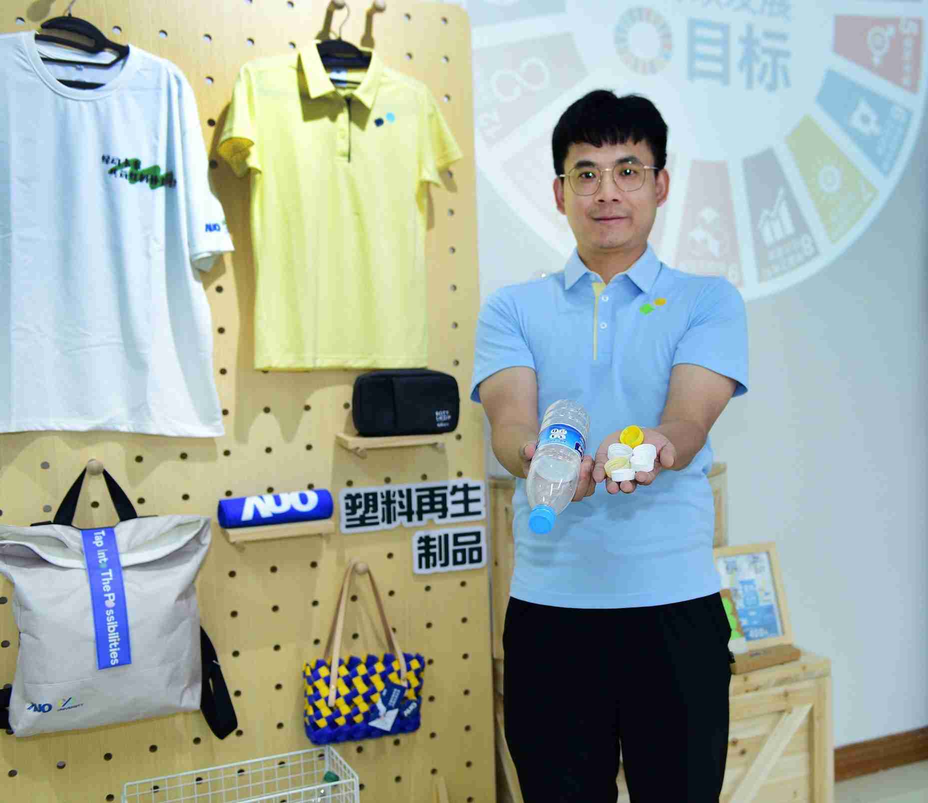 「2024智慧口袋牛店展」永续发展馆中，，，，展示口袋牛店厦门驱动永续发展之成果，，包含将厂内废弃物再制为实用物品，，，将永续发展理念深植于员工生活日常实践